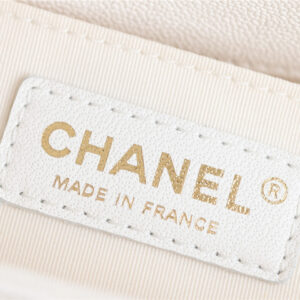 Túi Chanel Medium Boy Bag White Calfskin Gold Hardware