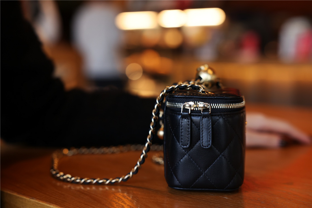 Túi Chanel Small Classic Box On Chain Lambskin Black