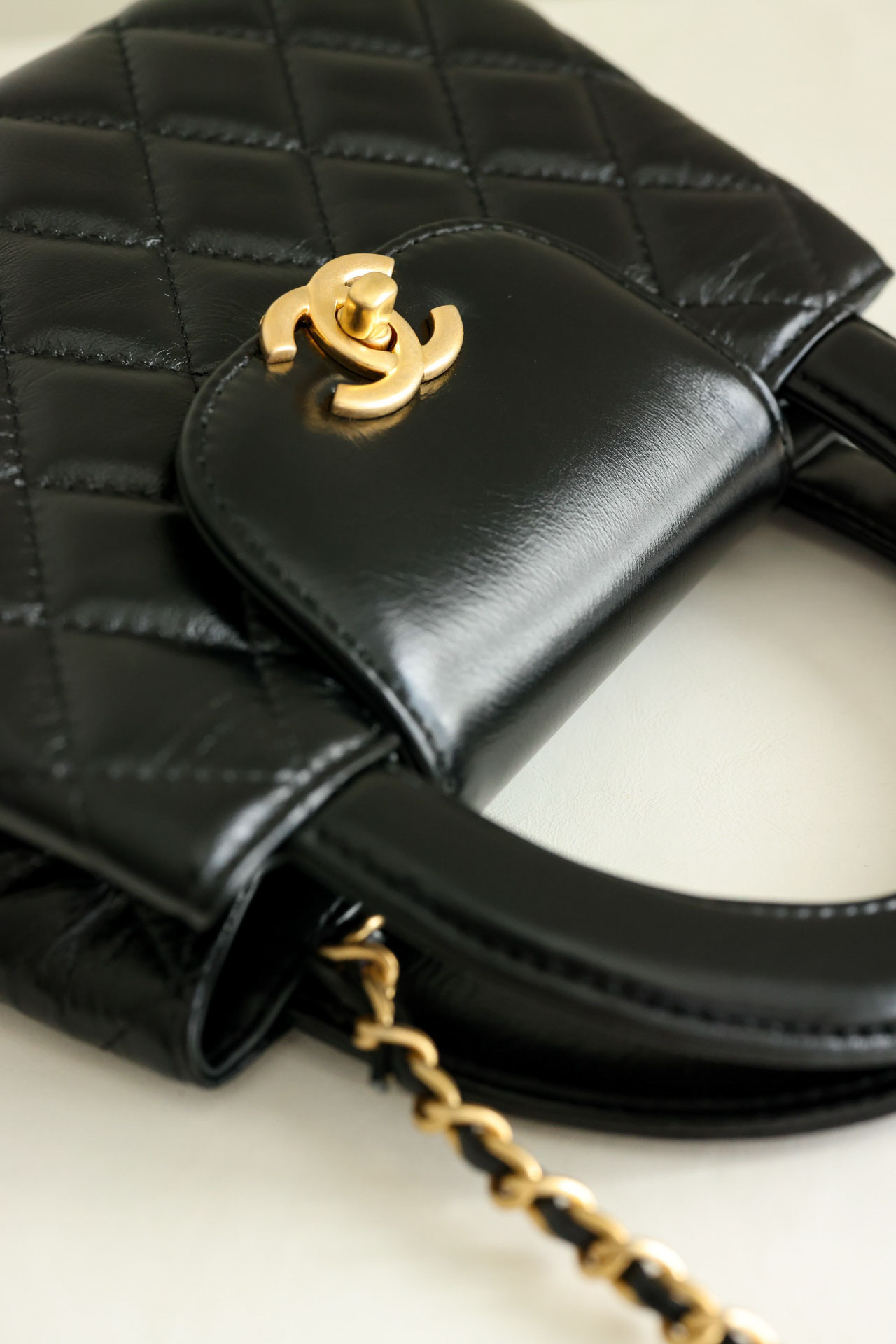 Túi Chanel Small Kelly Shopper Black Shiny Aged Calfskin Brushed Gold Hardware