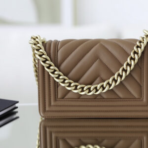 Túi Chanel Tan Caviar Leather Chevron Quilted Medium Boy Bag