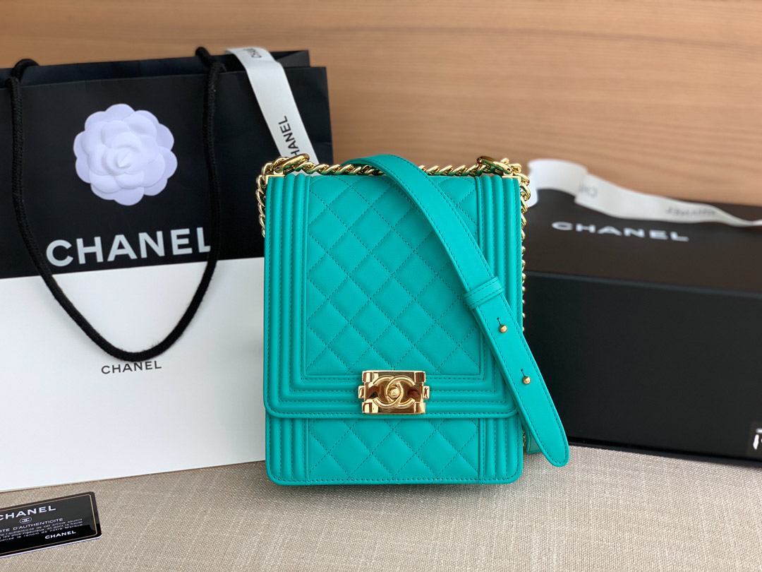 Túi Chanel Vertical Boy Caviar Blue