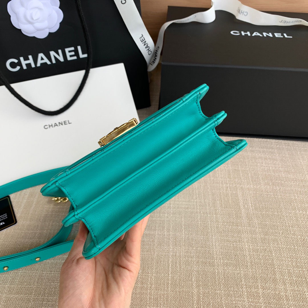 Túi Chanel Vertical Boy Caviar Blue