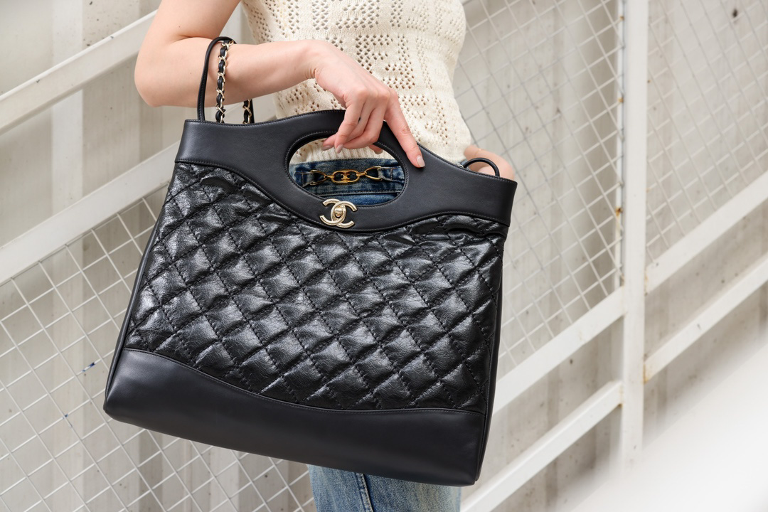 Túi Đeo Chéo Nữ Chanel 31 Large Bag Calfskin Black Màu Đen