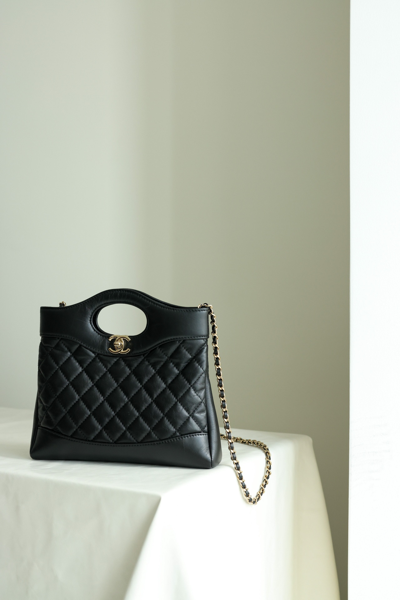 Túi Đeo Chéo Nữ Chanel 31 Small Bag Calfskin Black Màu Đen