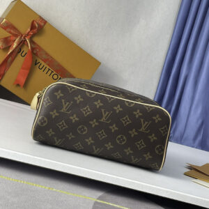 Túi Đựng Đồ Louis Vuitton LV Dopp Kit Monogram Eclipse Brown