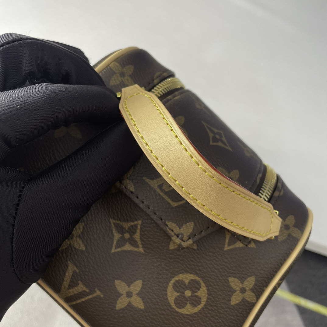 Túi Đựng Đồ Louis Vuitton LV Dopp Kit Monogram Eclipse Brown