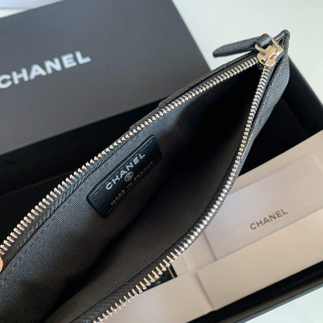 Ví Chanel Black Quilted Caviar Leather Phone