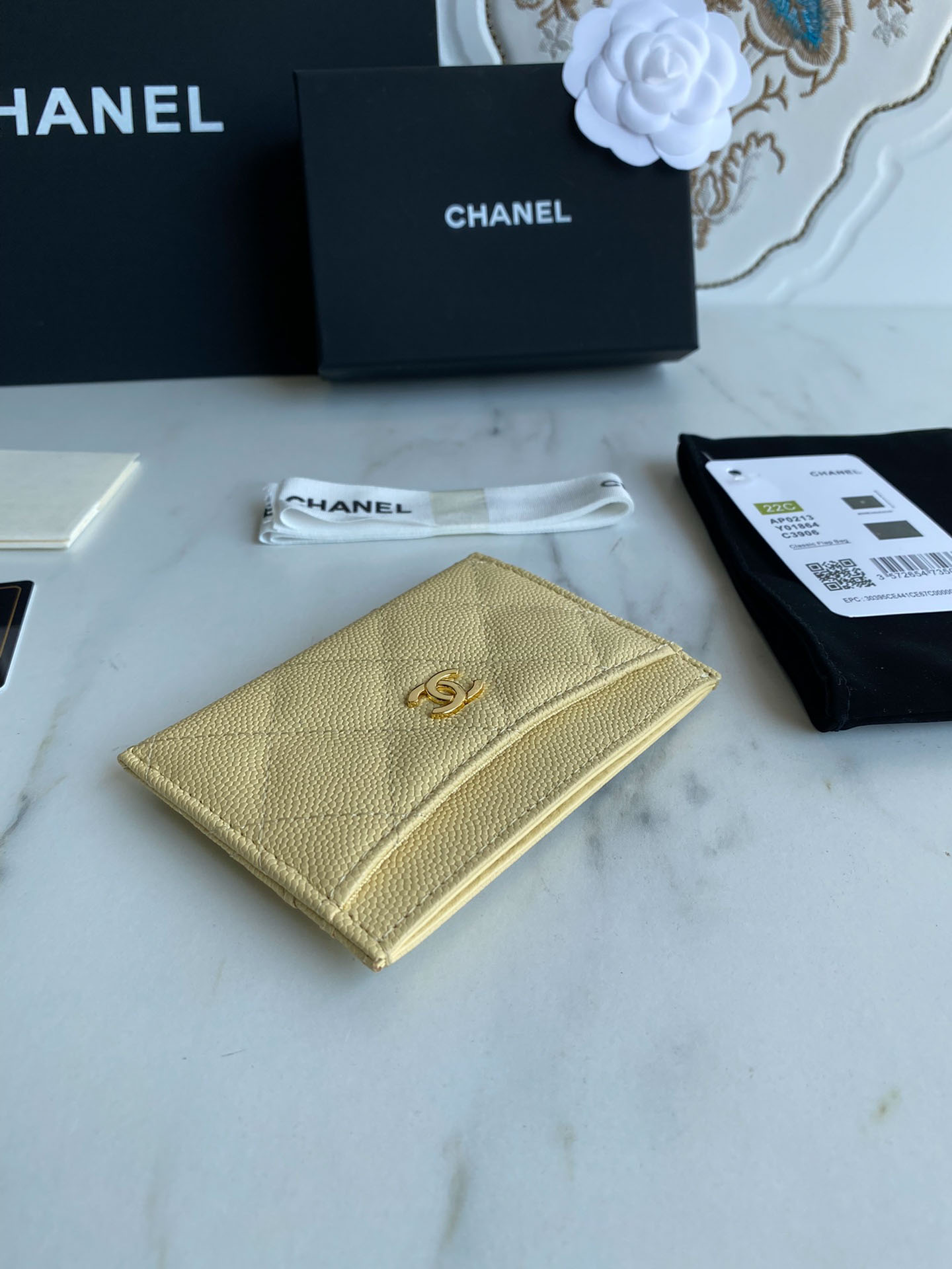 Ví Chanel Caviar Quilted Card Holder Yellow