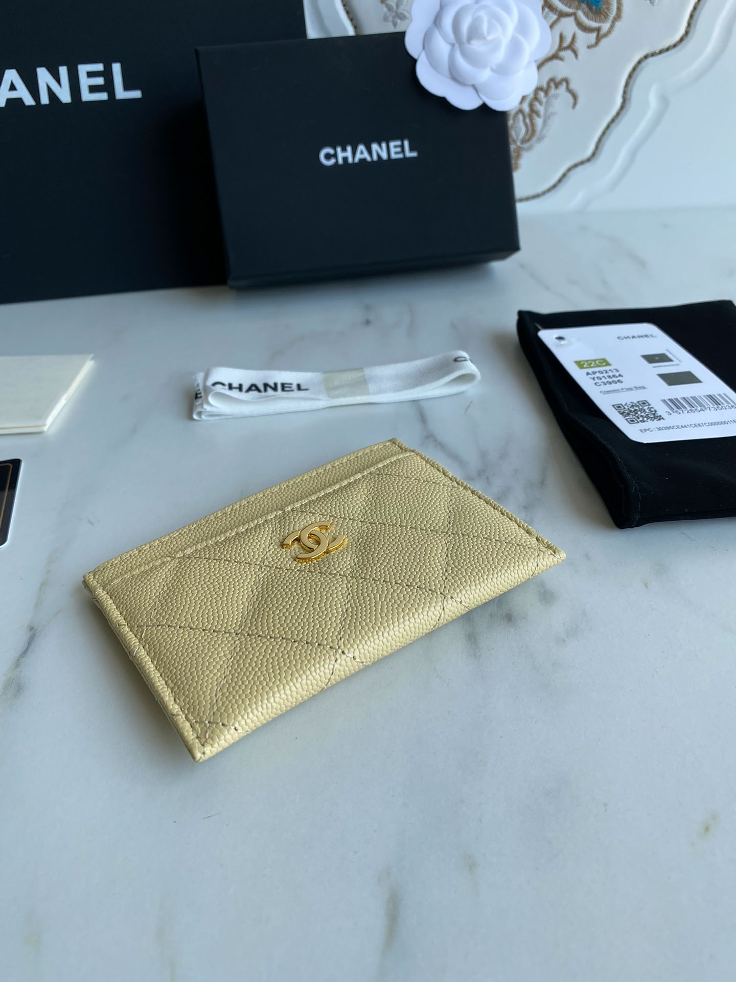 Ví Chanel Caviar Quilted Card Holder Yellow