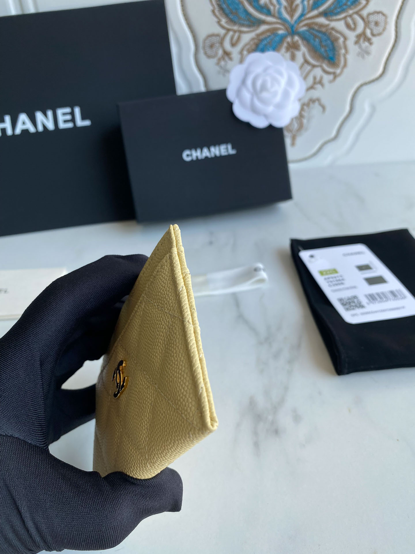 Ví Chanel Caviar Quilted Card Holder Yellow