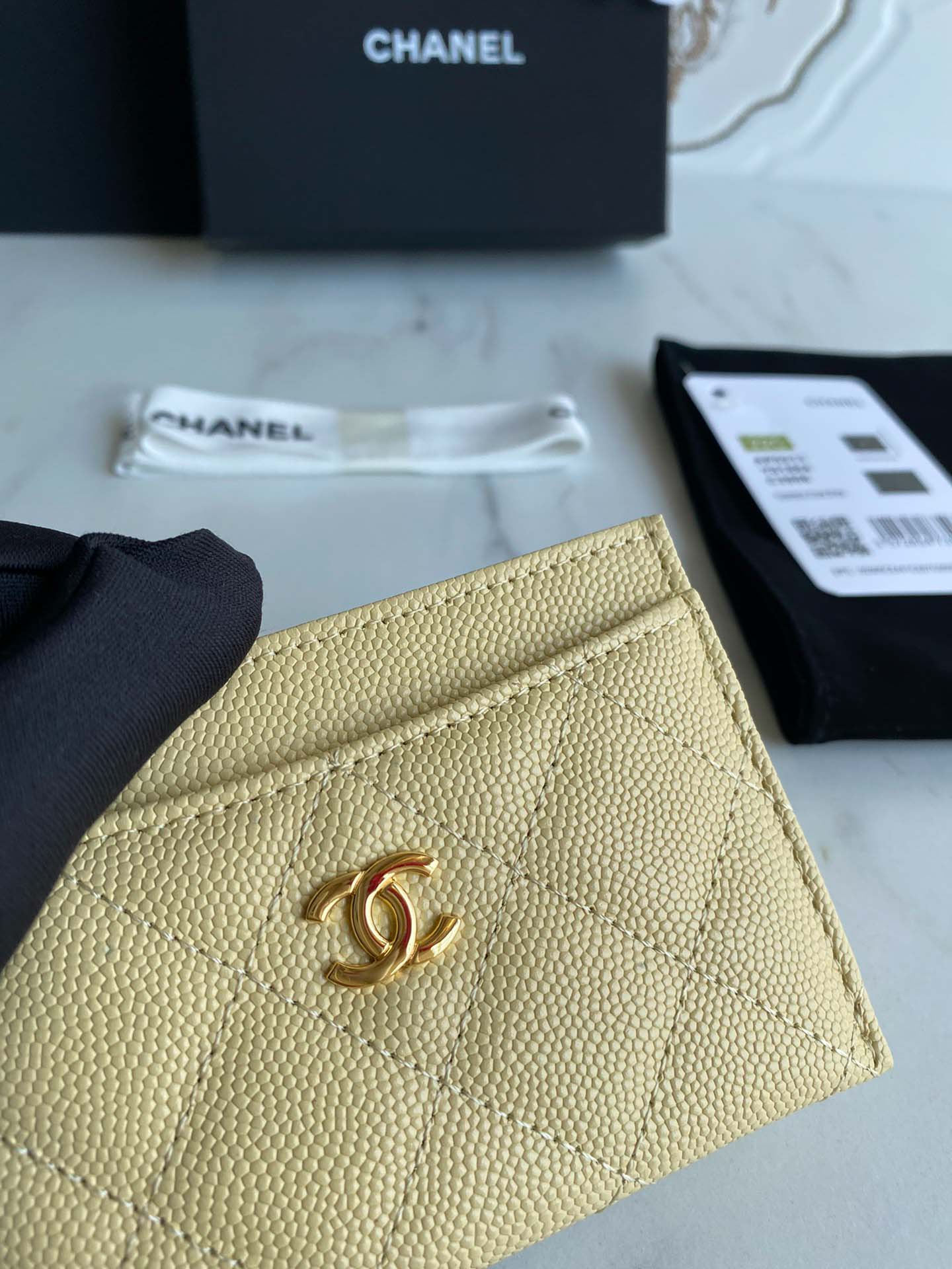 Ví Chanel Caviar Quilted Card Holder Yellow