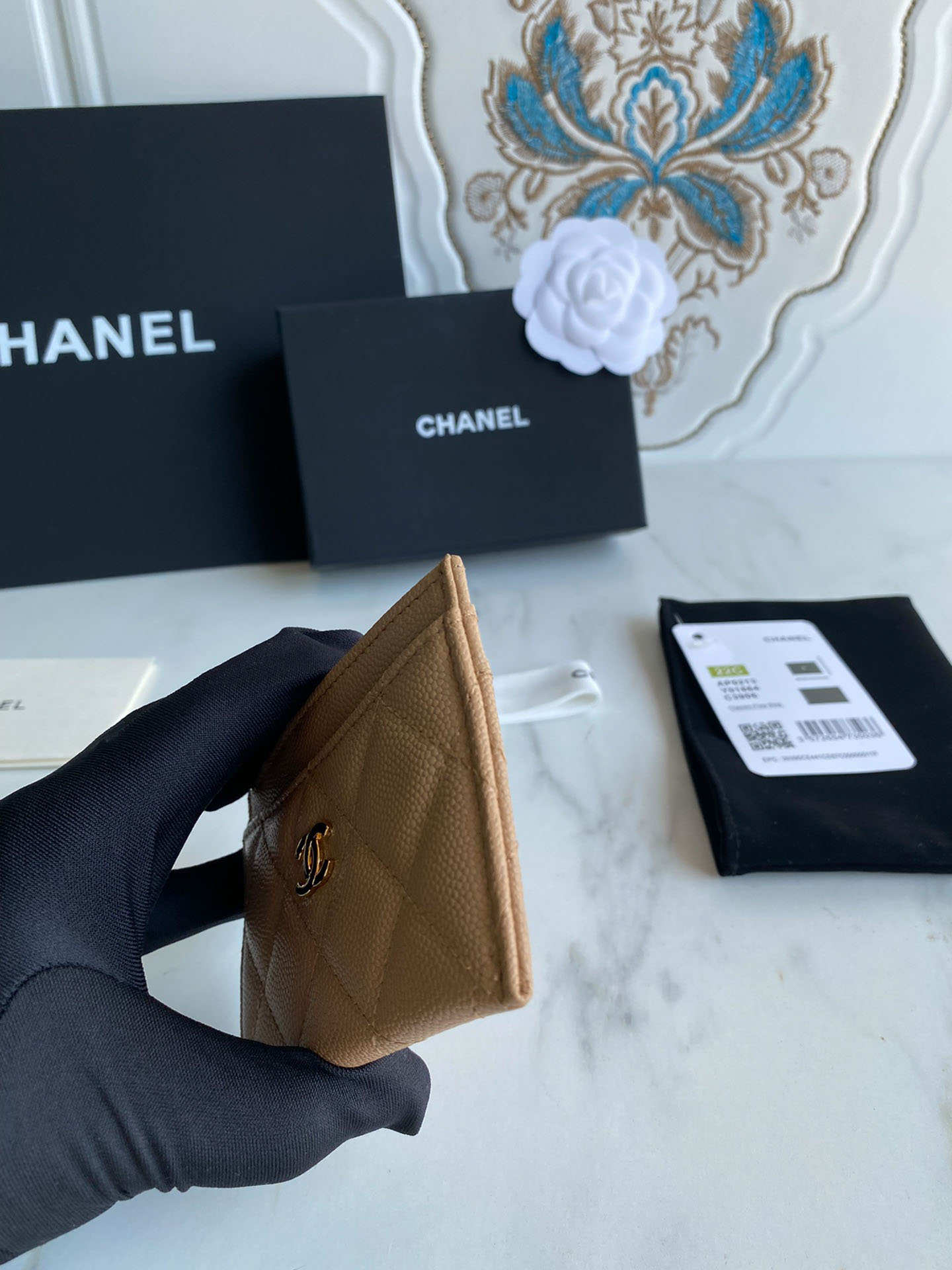 Ví Chanel Classic Card Holder Beige