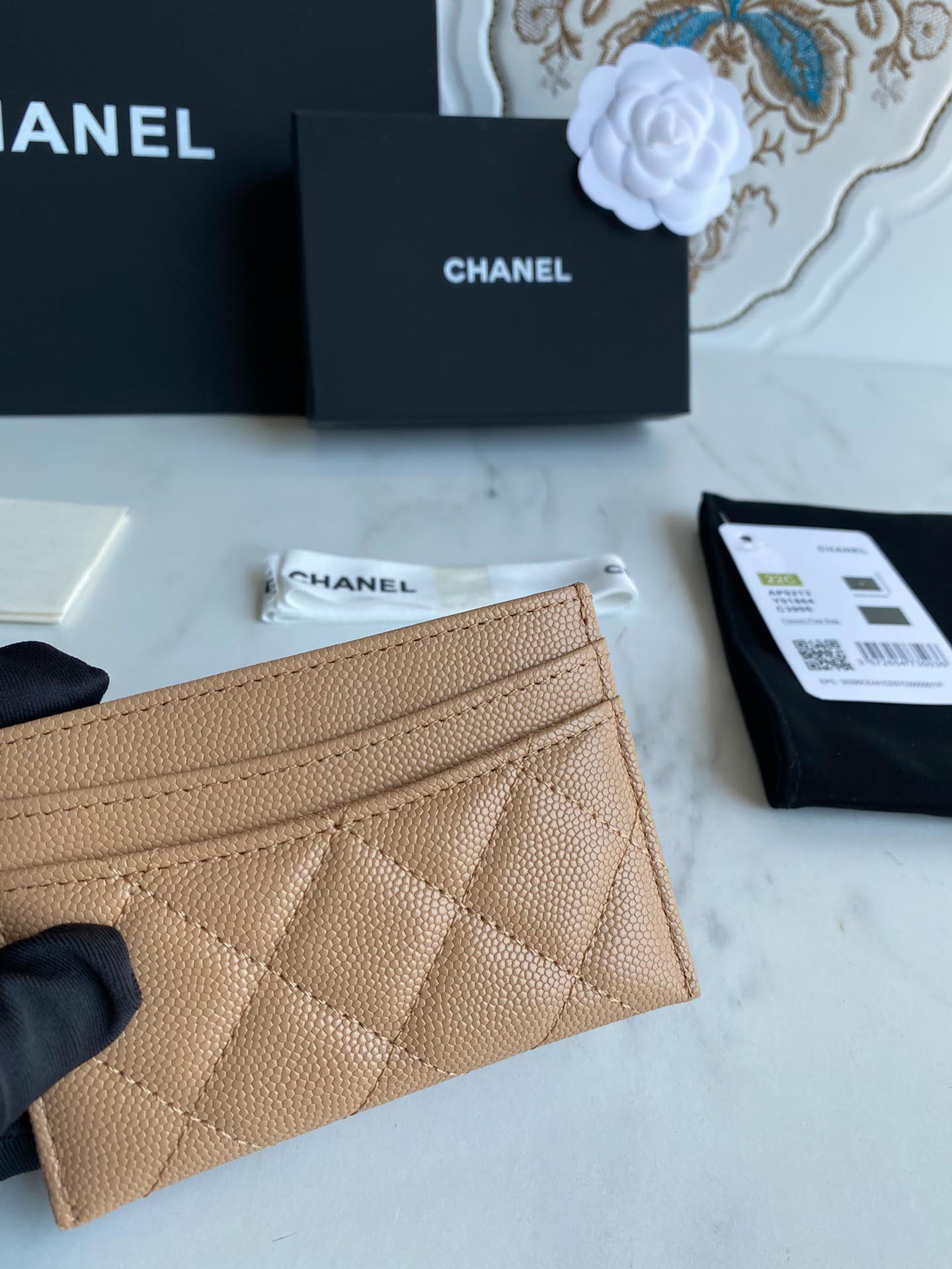 Ví Chanel Classic Card Holder Beige