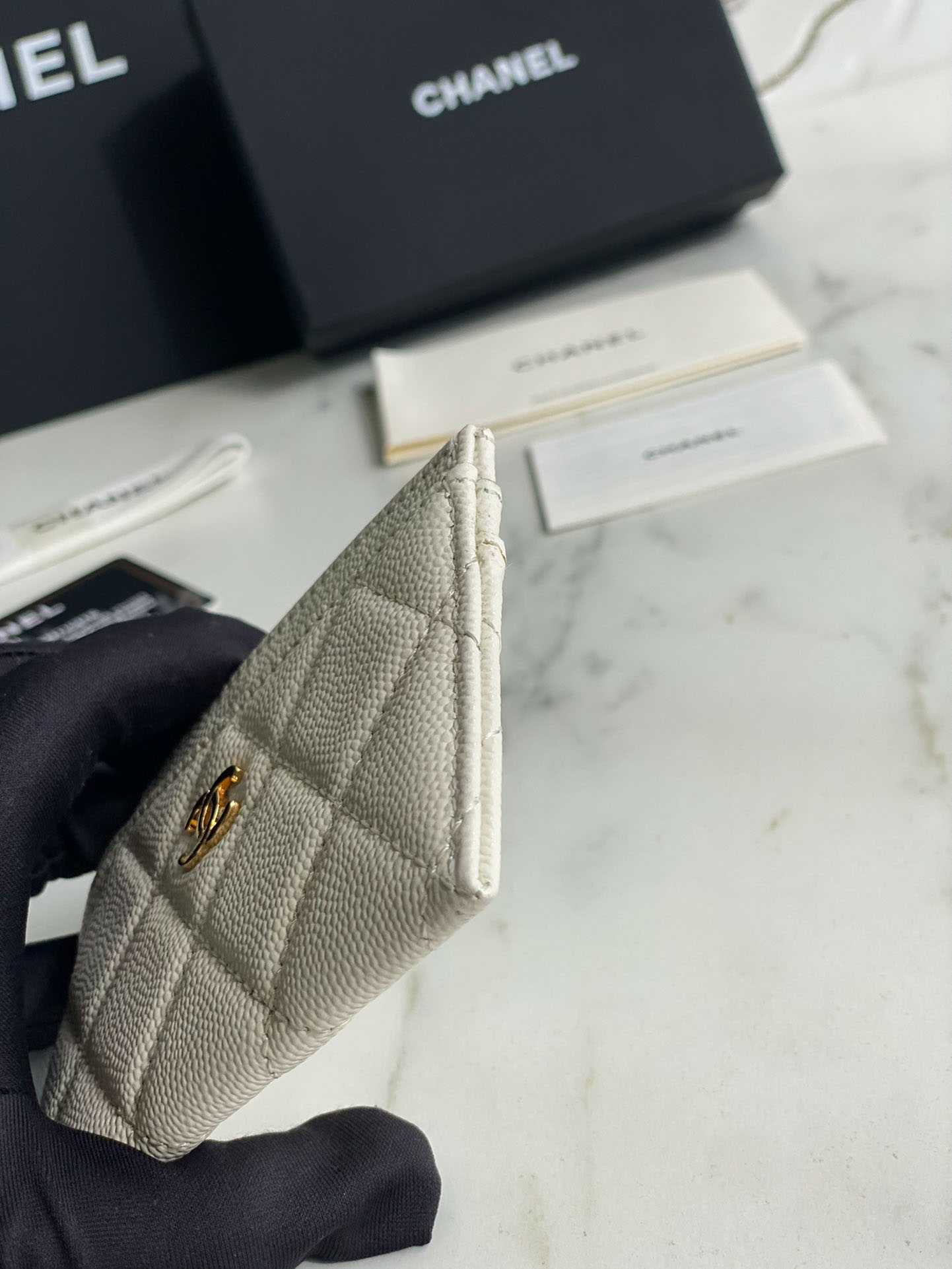 Ví Chanel Classic Card Holder White