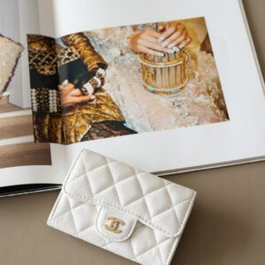 Ví Chanel Classic Quilted Snap Card Holder White Caviar