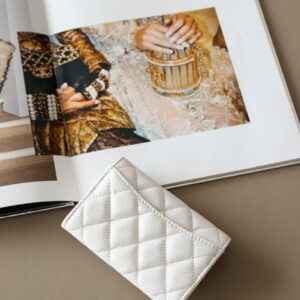 Ví Chanel Classic Quilted Snap Card Holder White Caviar