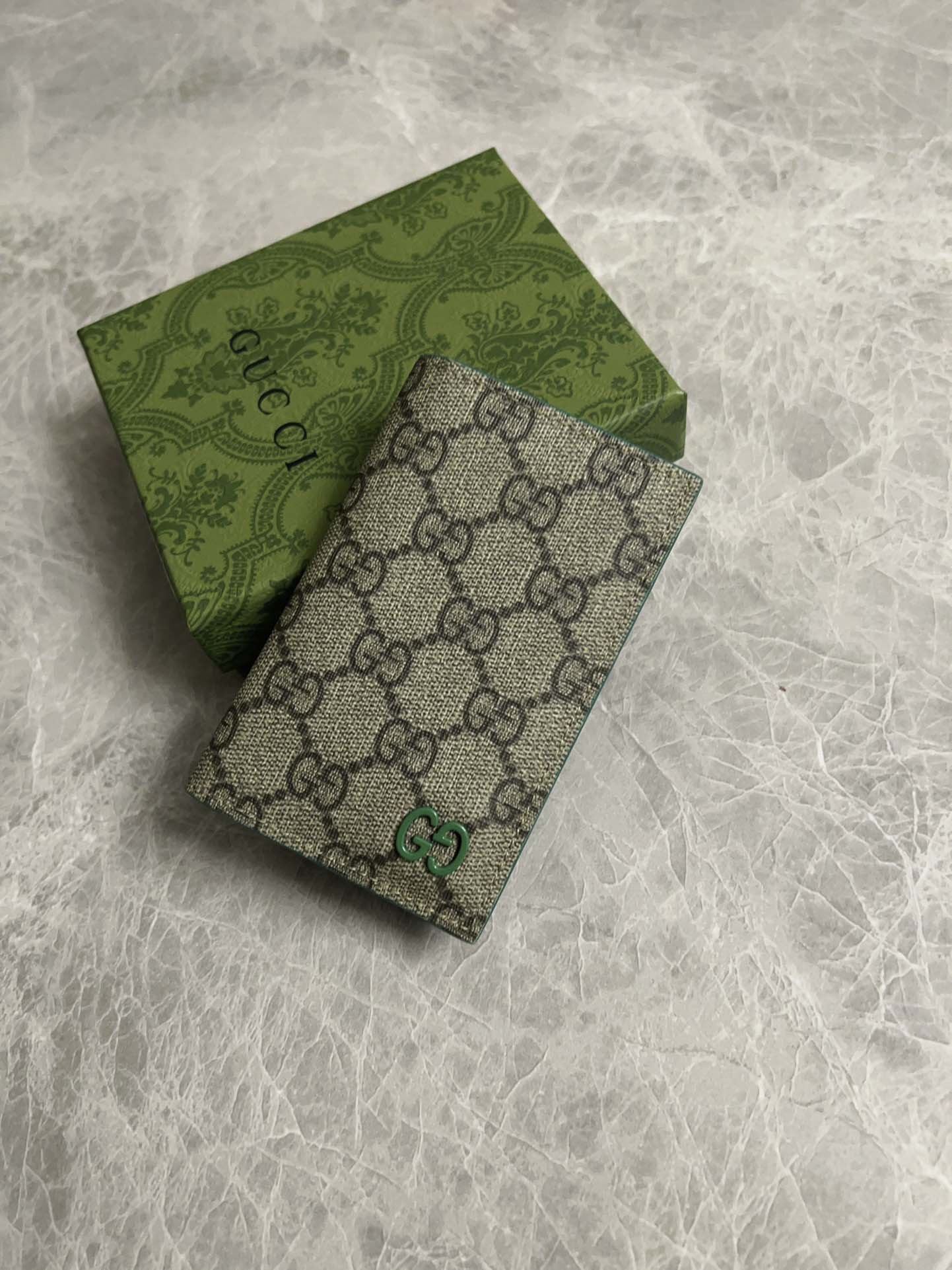 Ví Đựng Thẻ Gucci Canvas GG Supreme Bifold Green