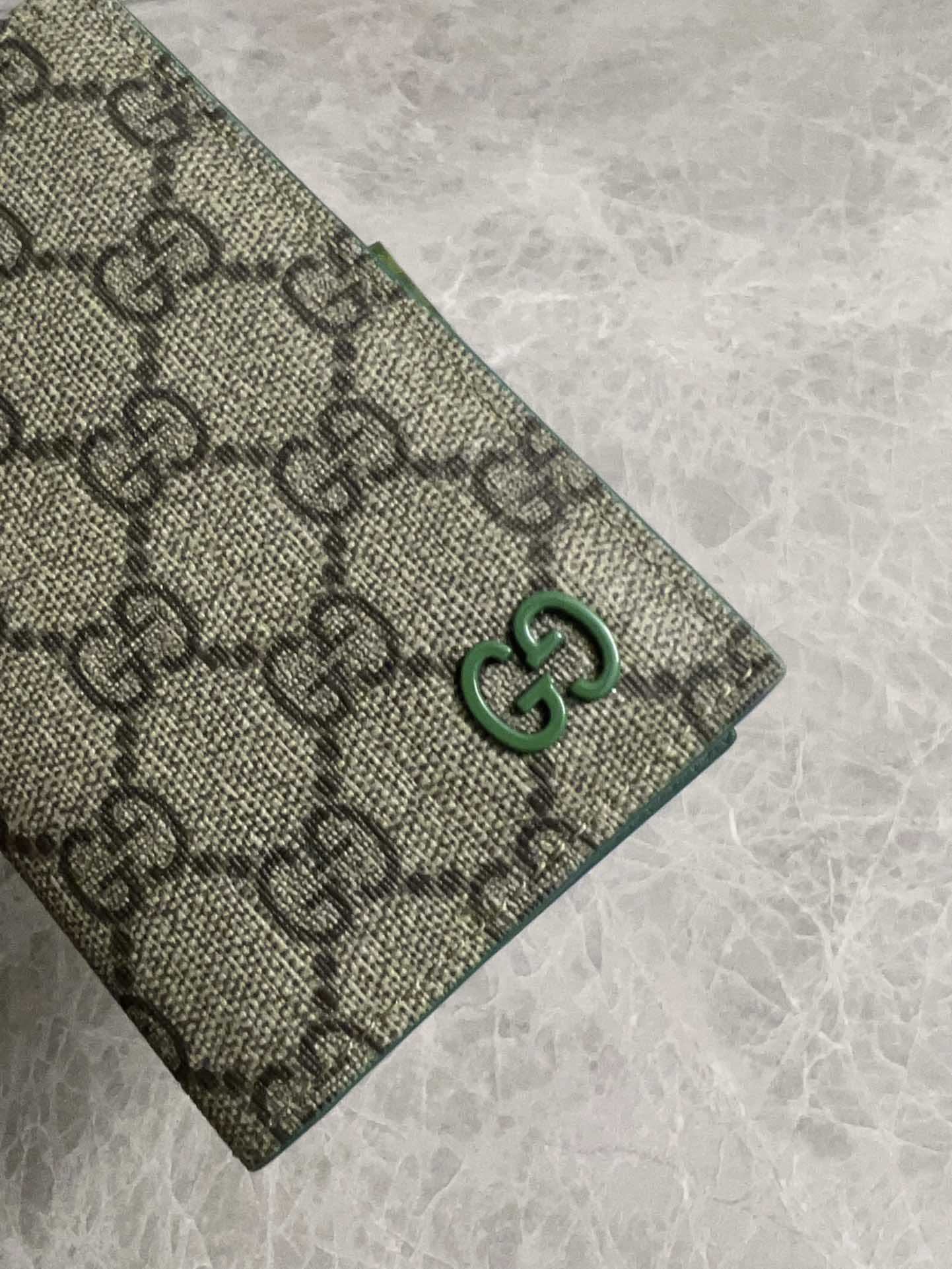 Ví Đựng Thẻ Gucci Canvas GG Supreme Bifold Green