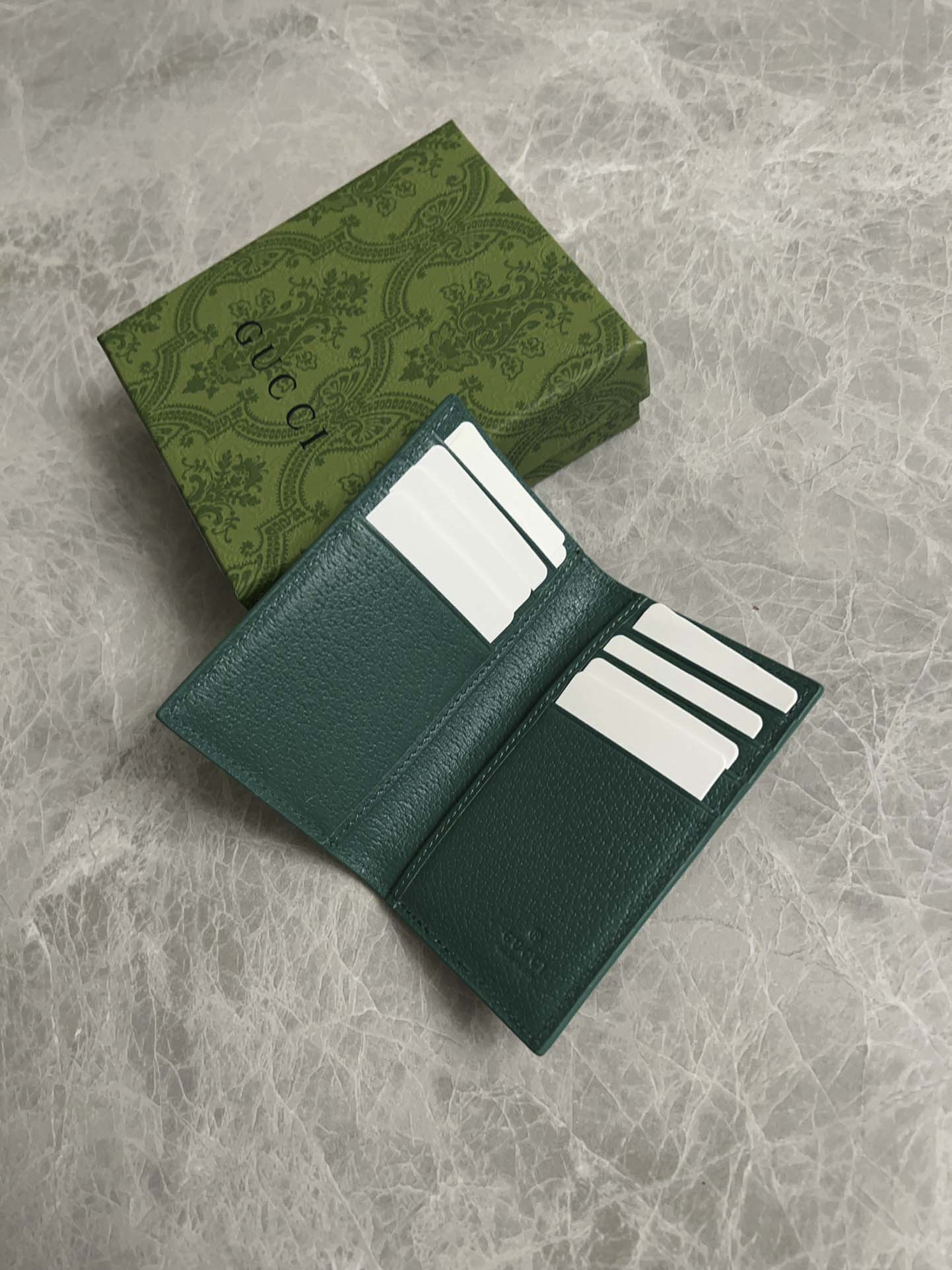 Ví Đựng Thẻ Gucci Canvas GG Supreme Bifold Green