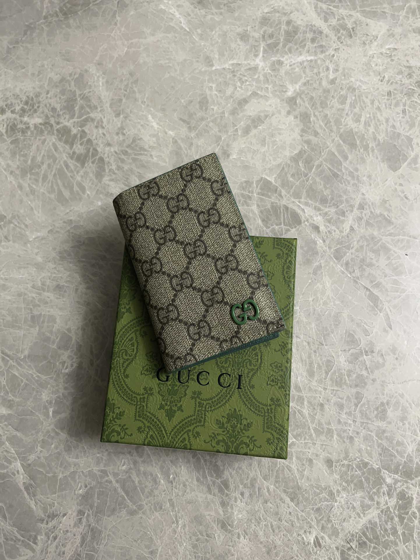 Ví Đựng Thẻ Gucci Canvas GG Supreme Bifold Green