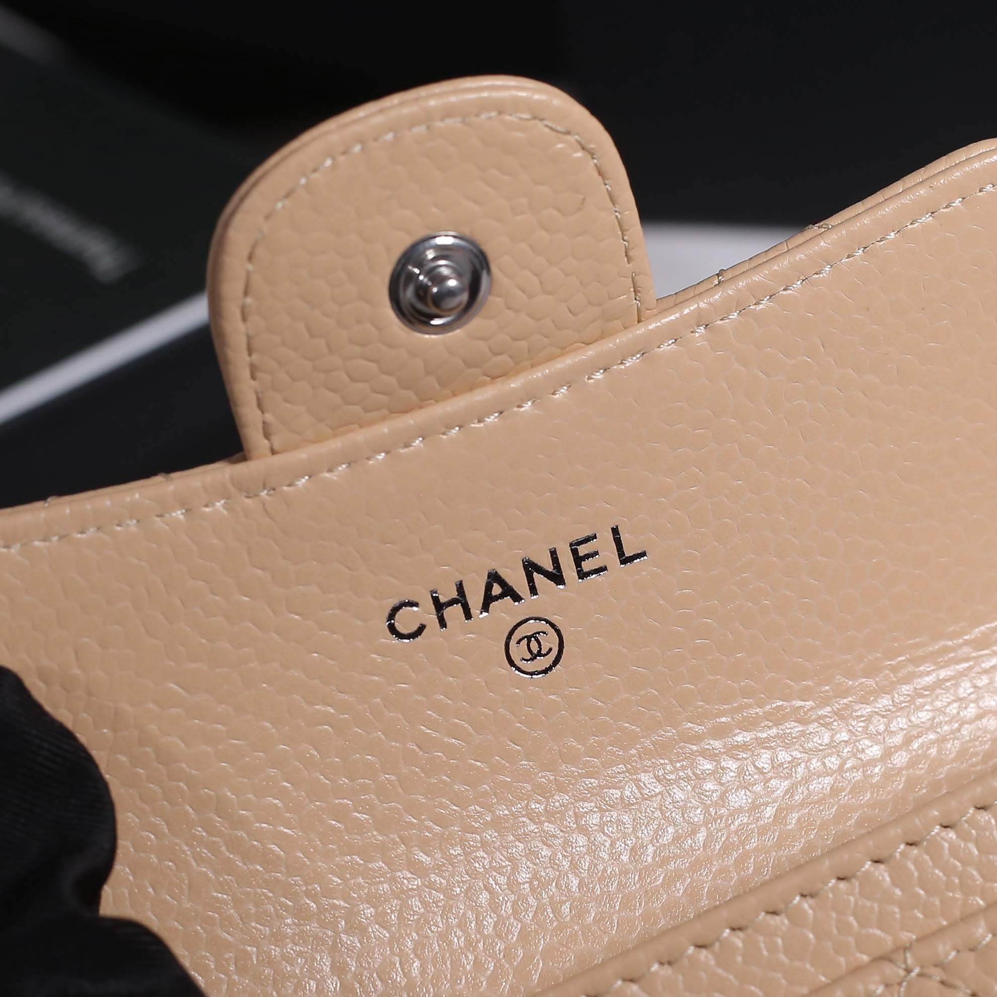 Ví Đựng Thẻ Chanel Caviar Quilted Flap Card Holder Wallet Beige