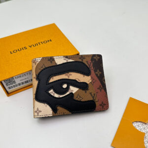 Ví Louis Vuitton Unisex Chain Plain Leather Folding Wallet Logo