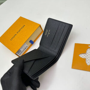 Ví Louis Vuitton Unisex Chain Plain Leather Folding Wallet Logo