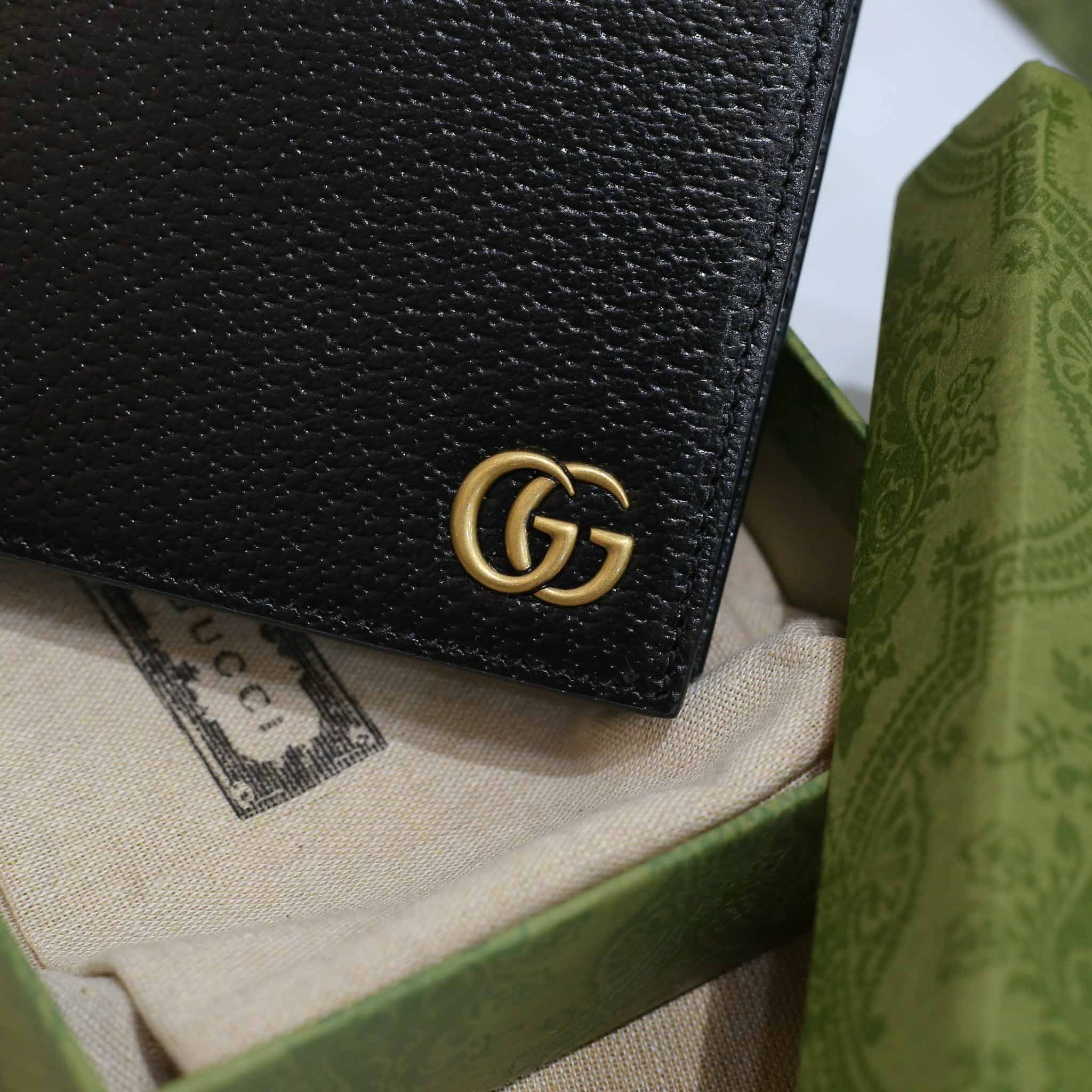 Ví Nam Ngắn Gucci GG Marmont Black Leather  