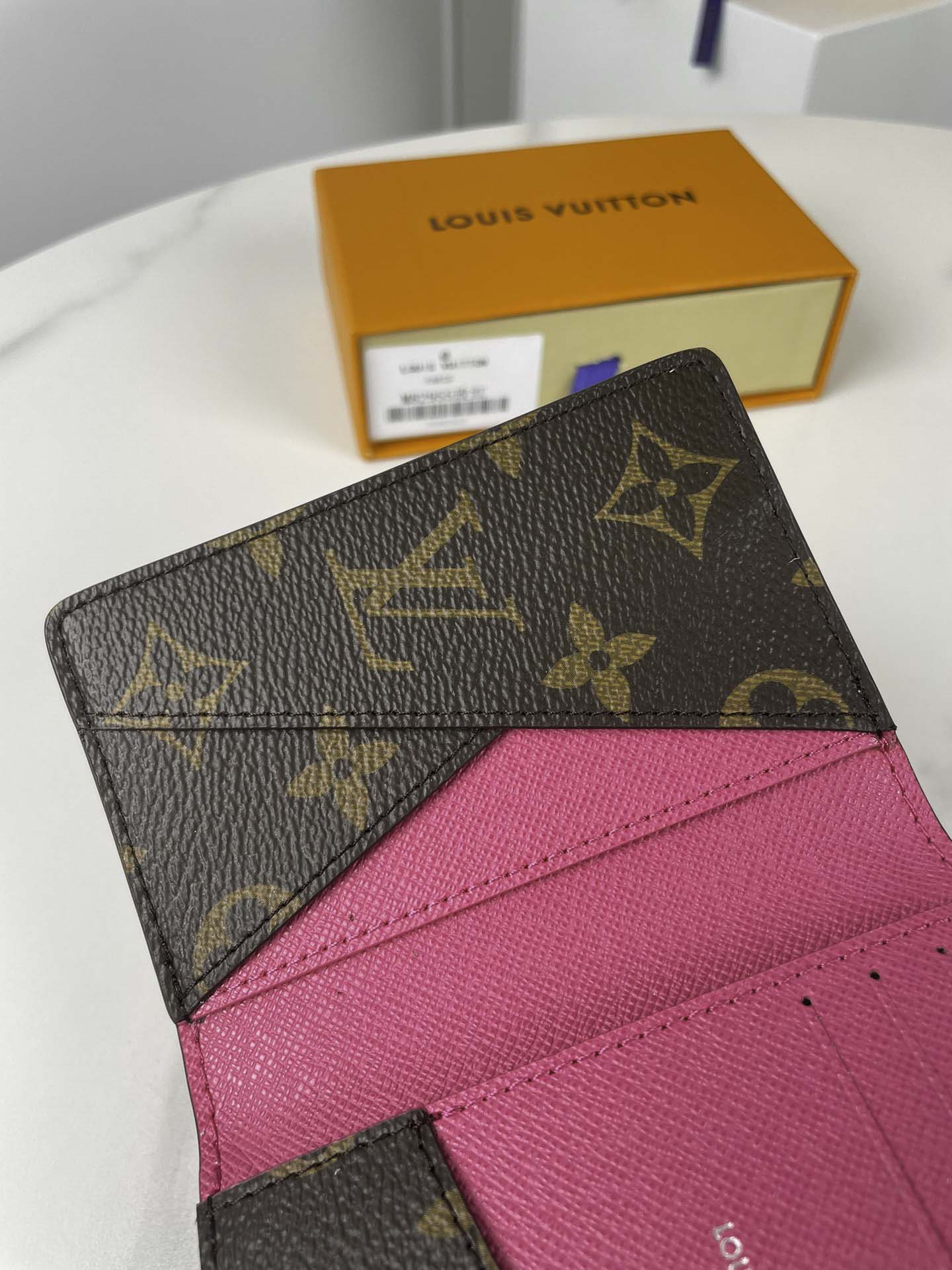 Ví Nữ Louis Vuitton Passport Cover Colormania Pink