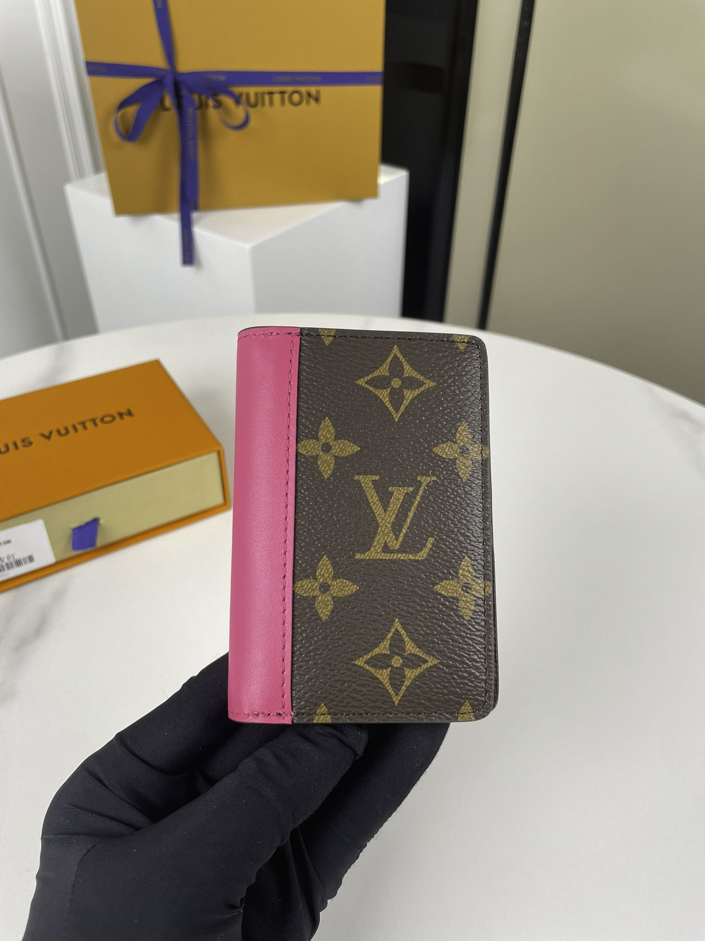 Ví Nữ Louis Vuitton Passport Cover Colormania Pink