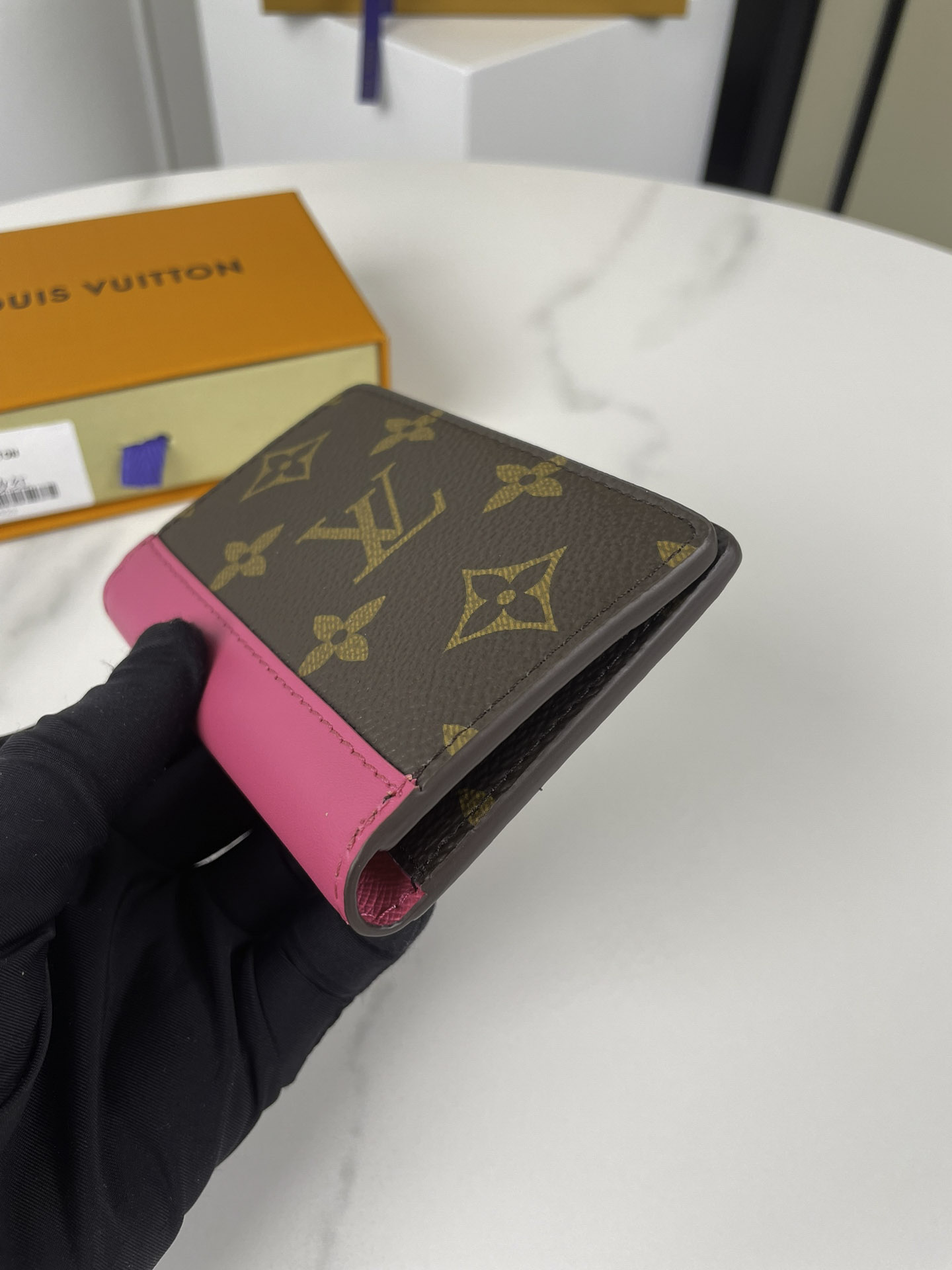 Ví Nữ Louis Vuitton Passport Cover Colormania Pink