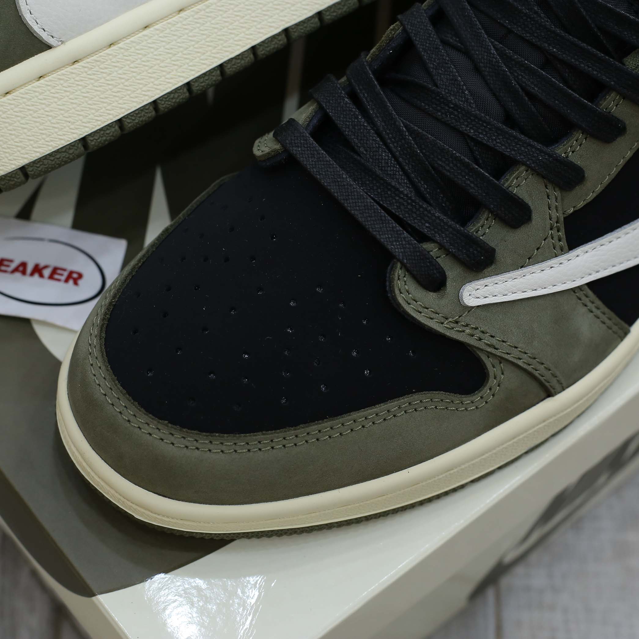 Air Jordan 1 Low Travis Scott Black Olive