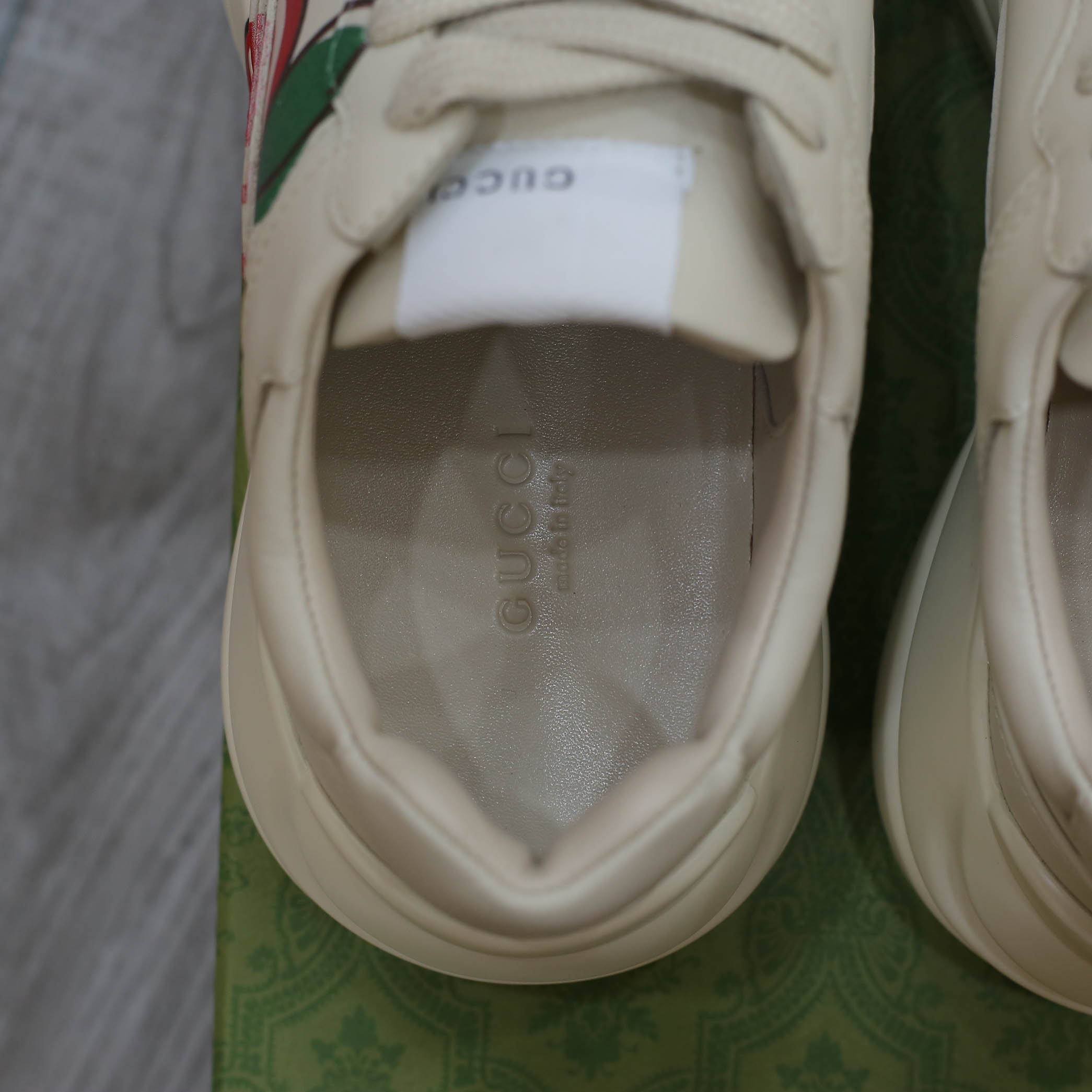 Giày Gucci GG Rhyton Apple sneaker