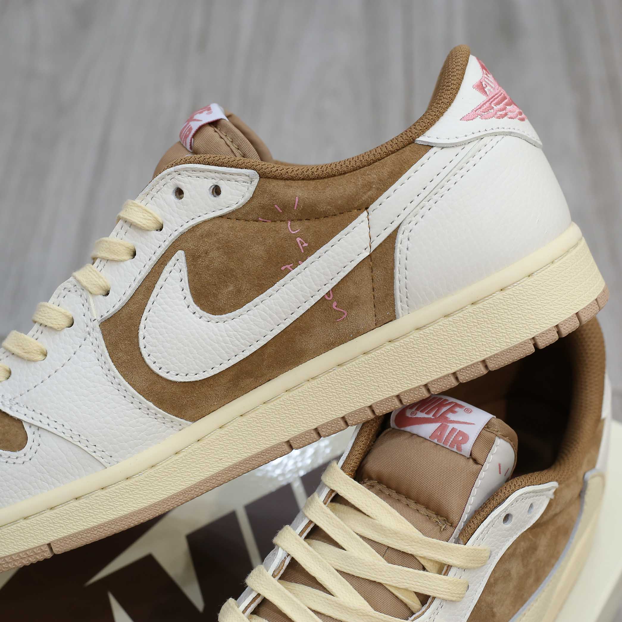 Giày Travis Scott X Air Jordan 1 Low Og Sail Shy Pink