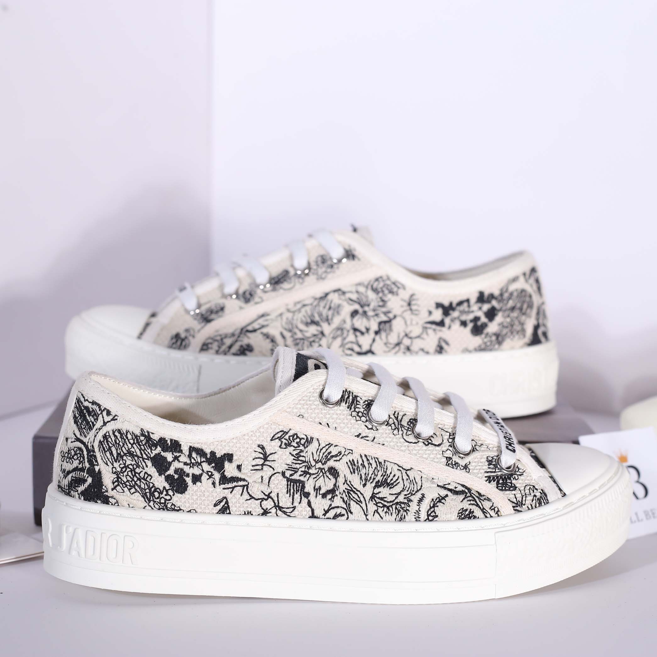 Giày WALK’N’DIOR SNEAKER Blue Toile de Jouy Embroidered Cotton