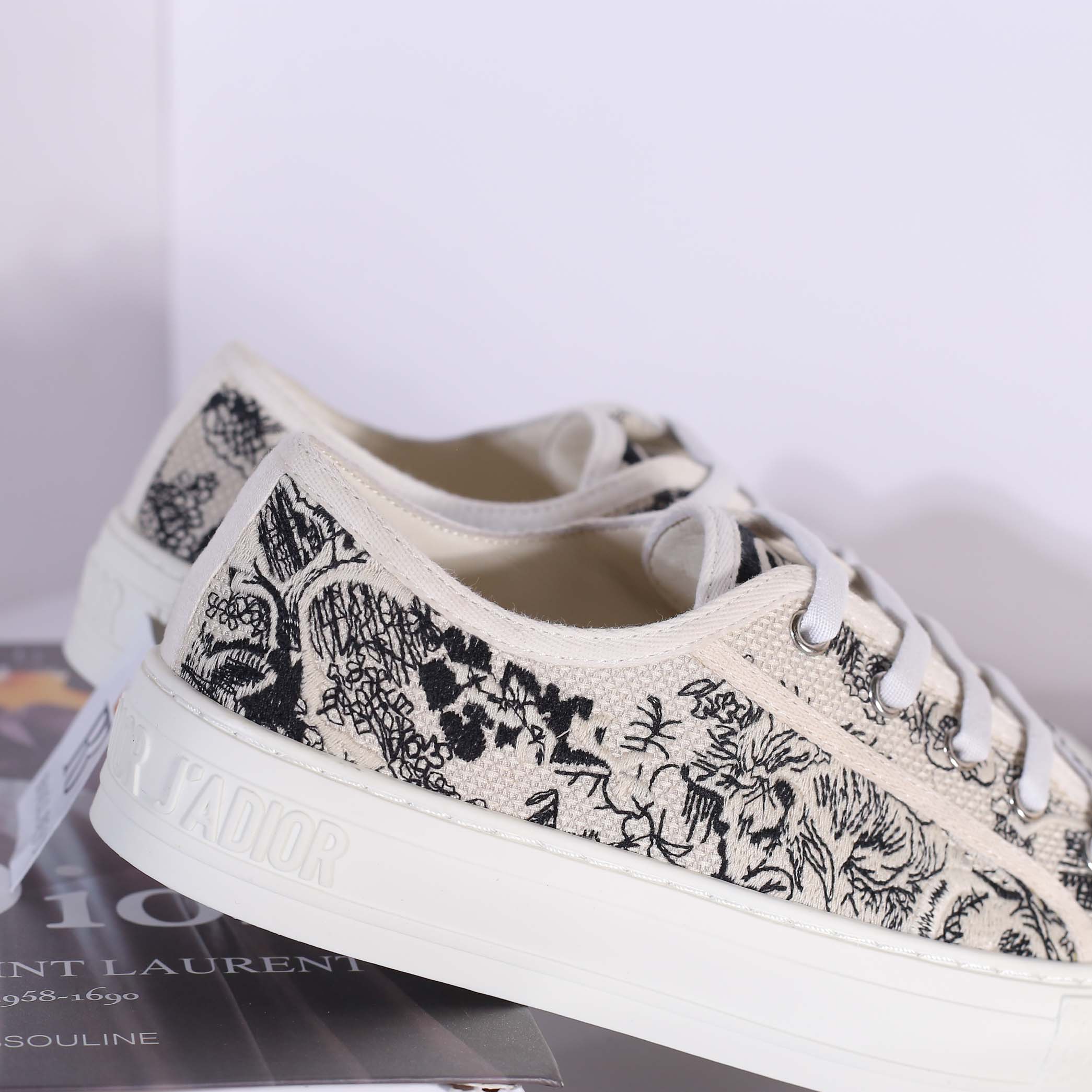 Giày WALK’N’DIOR SNEAKER Blue Toile de Jouy Embroidered Cotton