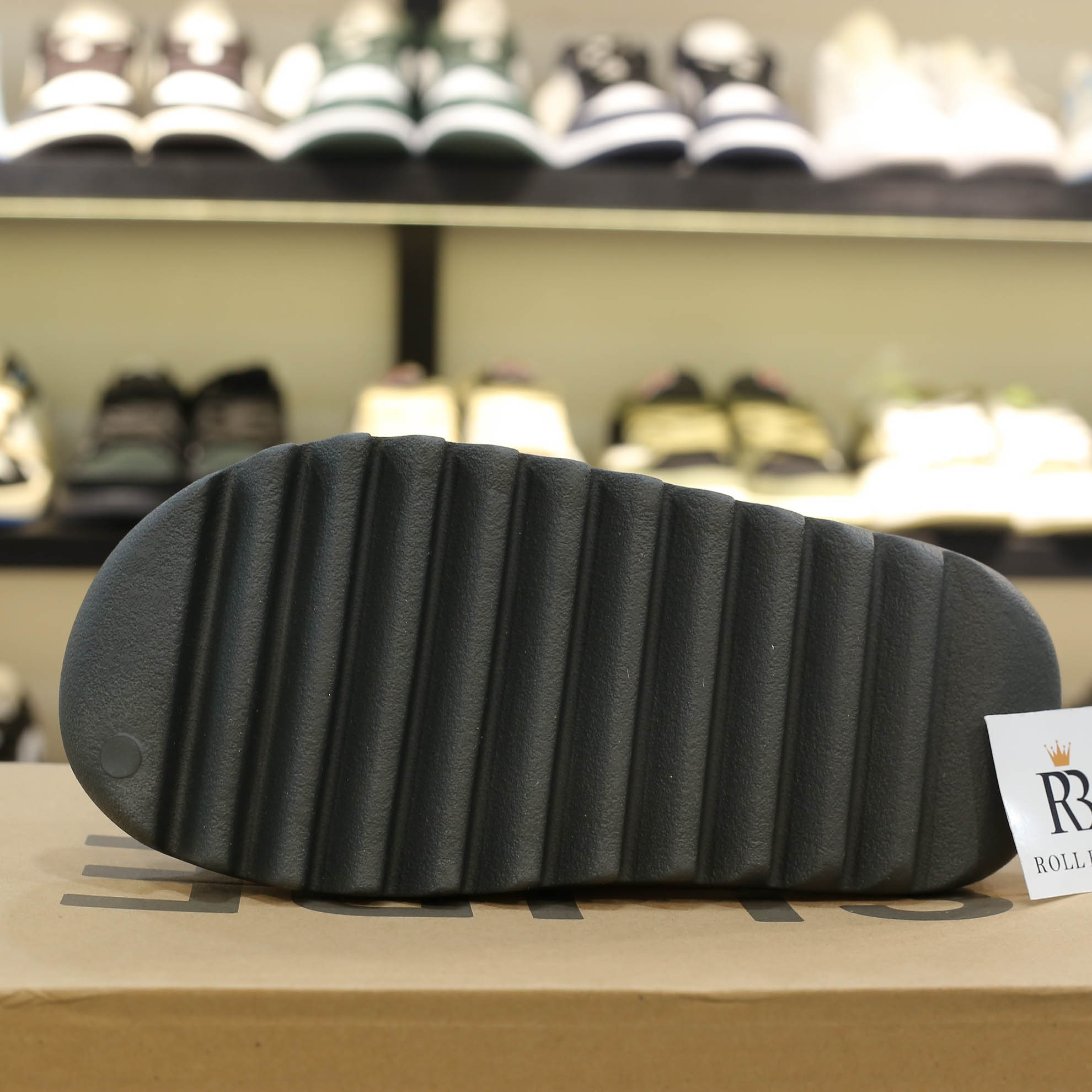 Dép adidas Yeezy Slides ‘Dark Onyx’