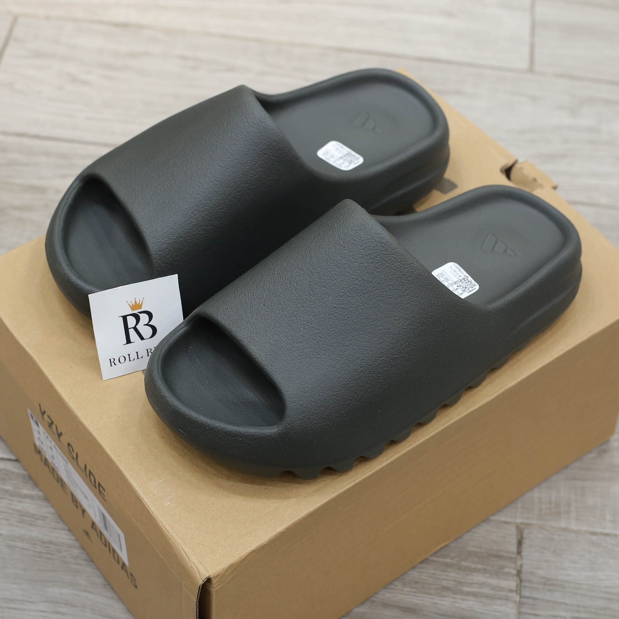 Dép adidas Yeezy Slides ‘Dark Onyx’