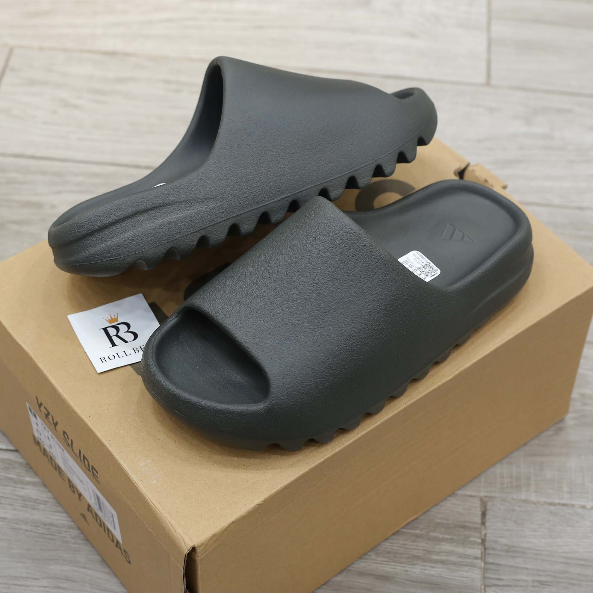 Dép adidas Yeezy Slides ‘Dark Onyx’